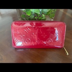 Louis Vuitton zippy wallet, no tears but with black stain.